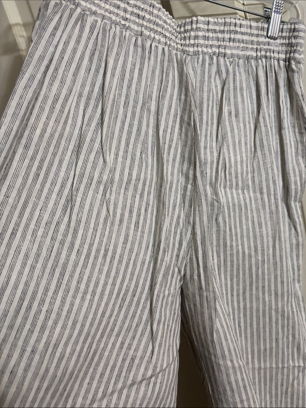 MAX STUDIO Striped Wide-Leg Woman’s- Light Gray/White pants. Extra flare leg. - Picture 9 of 16